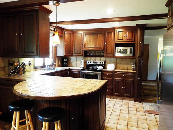 2nd image of N17W27591 Lakefield Dr