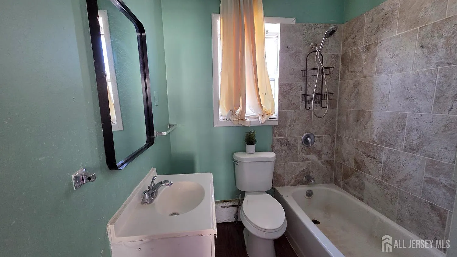 4 bed, 1.0 bath, $2,000 — Photo 3