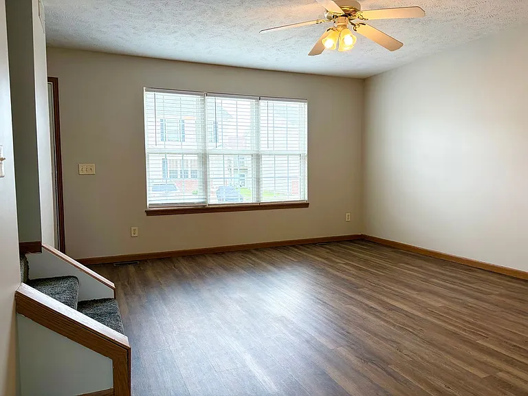 228 Crossing Dr — Photo 3