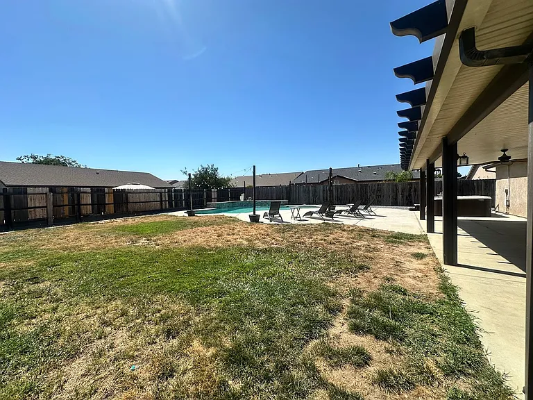 1253 Monterey Ave — Photo 8