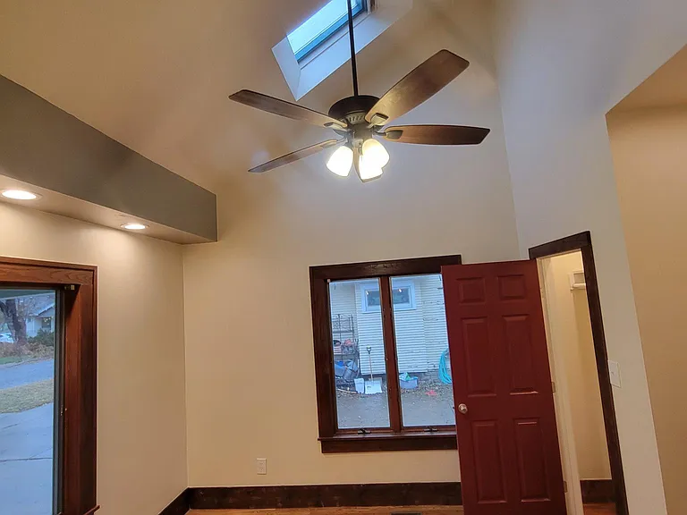 1047 N Coolidge Ave — Photo 18
