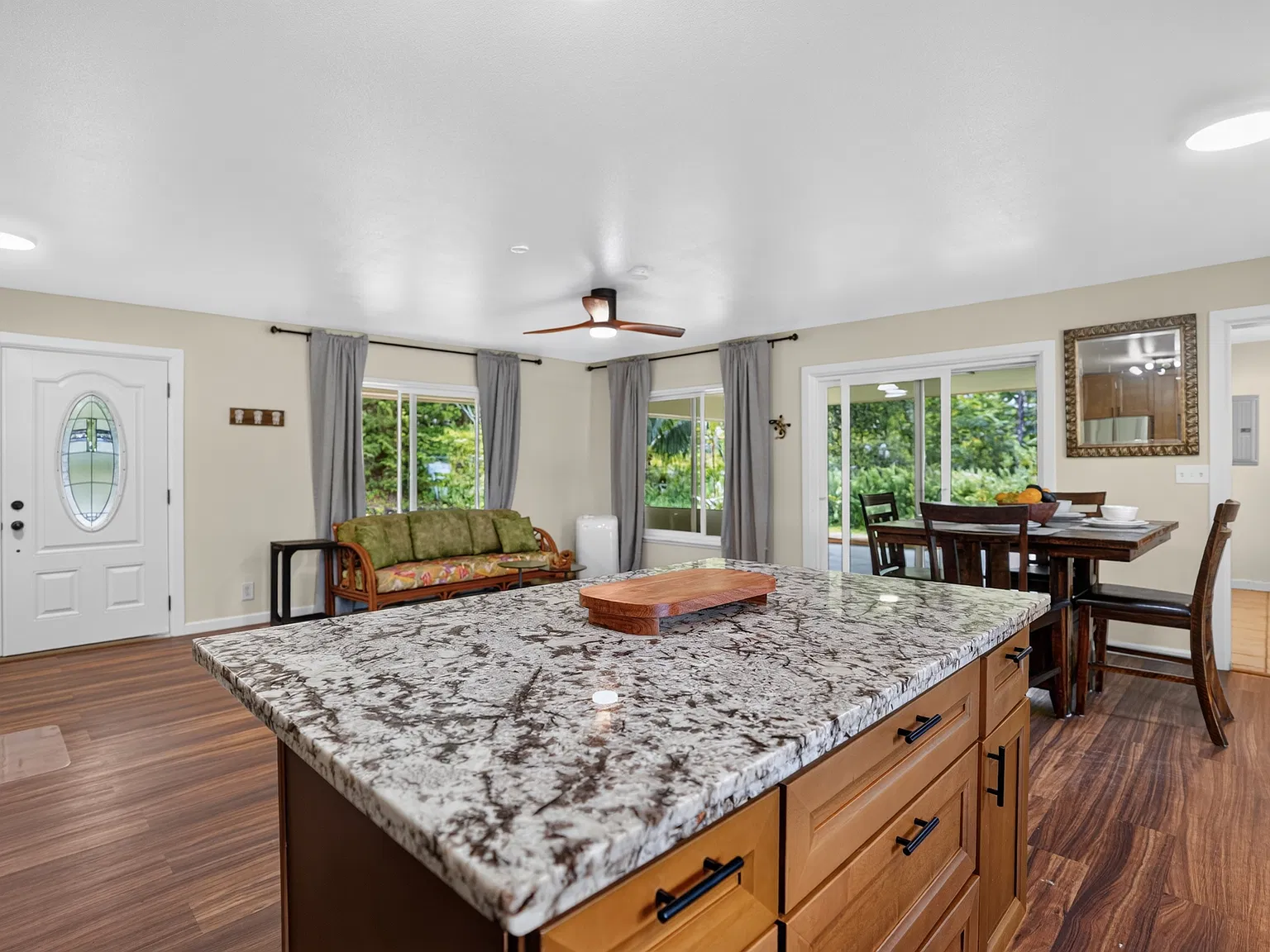3 bed, 1256 sqft, $2,900 — Photo 3