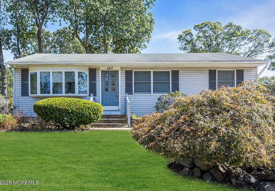 1st image of 597 Huckleberry Lane