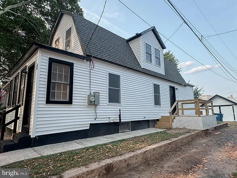 82 Central Ave — Photo 2