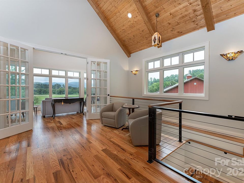 10th image of 326 Golden Valley Dr