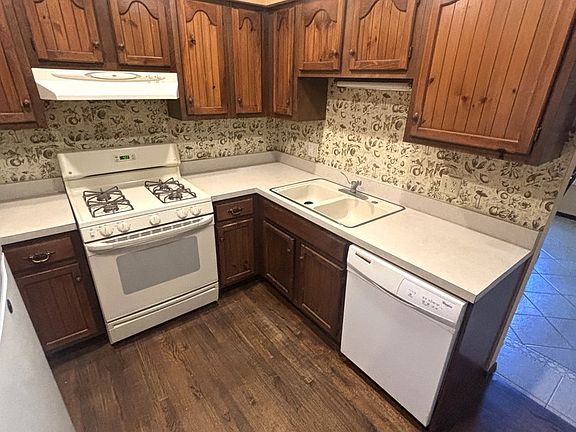 4th image of 79 Garden Dr