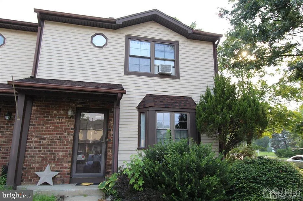 2 bed, 1.5 bath, 1374 sqft, $2,600 — Photo 2