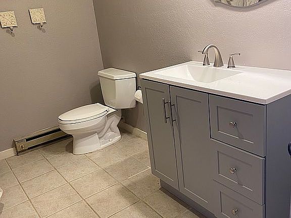 Full Bathroom - Upper Level