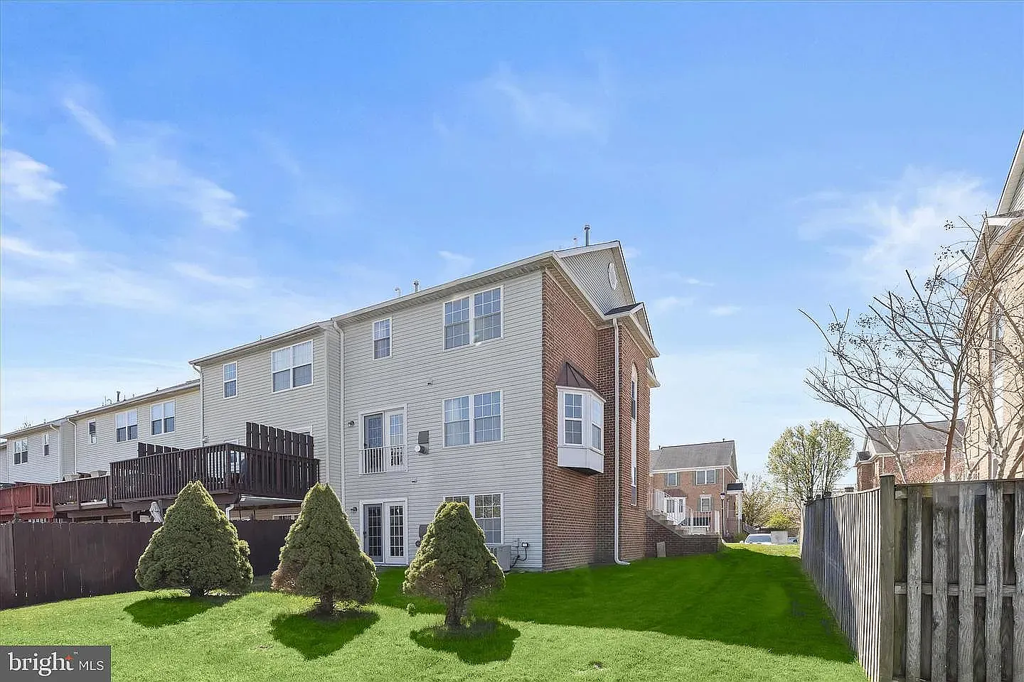 3 bed, 2366 sqft, $3,300 — Photo 3