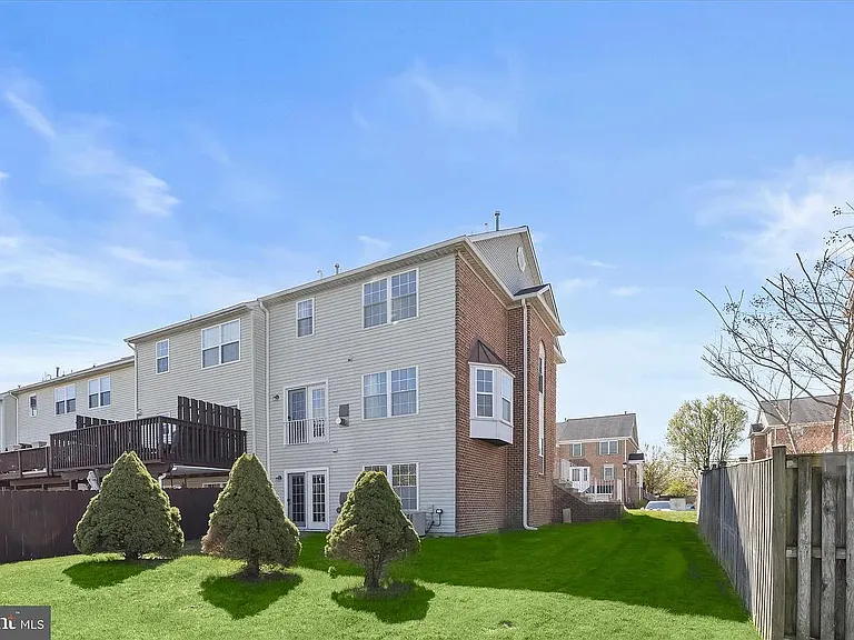 9410 Georgian Way — Photo 3