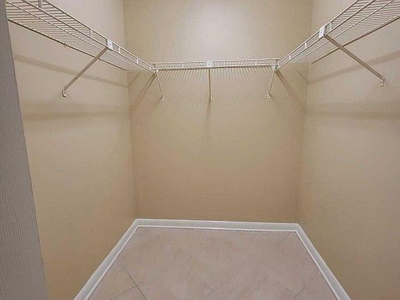 5th image of 1637 Meadows Cir W