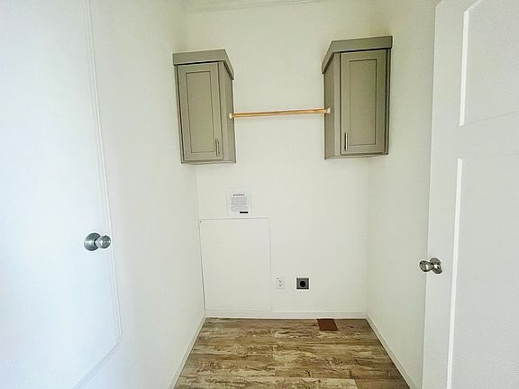 4th image of 734 Chalet Ave