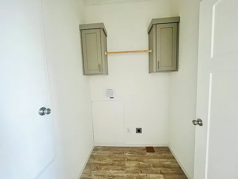 739 Chalet Ave — Photo 4