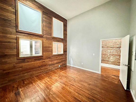 5th image of 2309 Strand St #2D