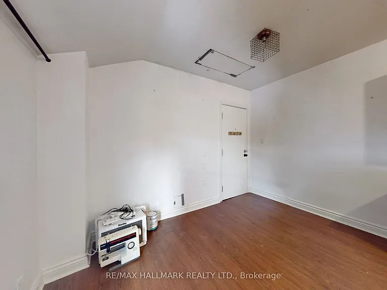 557 Parliament St #1 — Photo 4