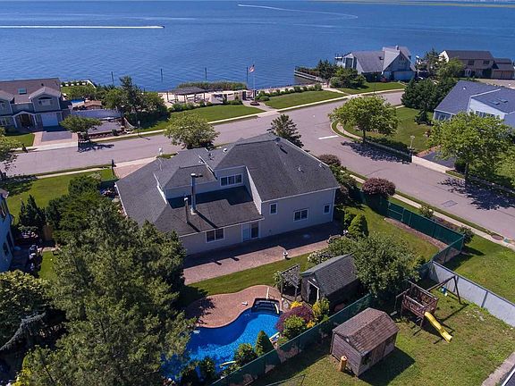 2nd image of 44 Shore Dr S