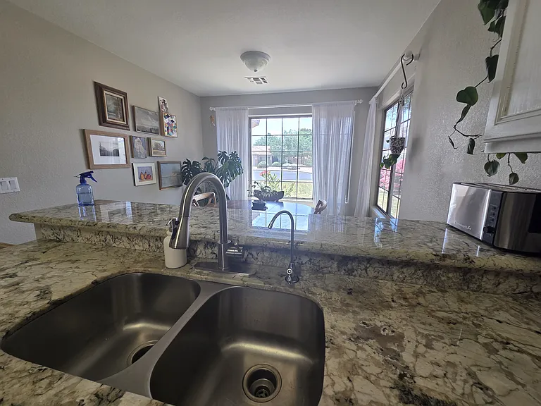 424 W Comstock Ct — Photo 20