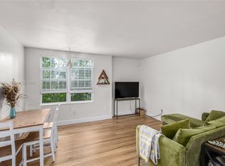 Friendly Corner, Miami Beach, FL 33139