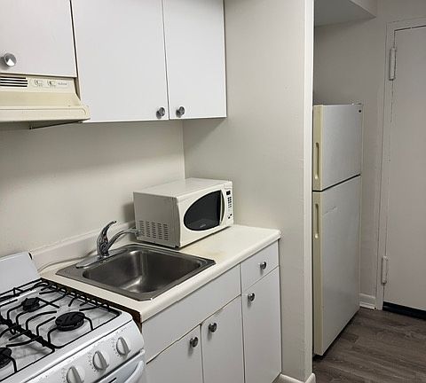 3rd image of 1011 Arlington Blvd APT 216