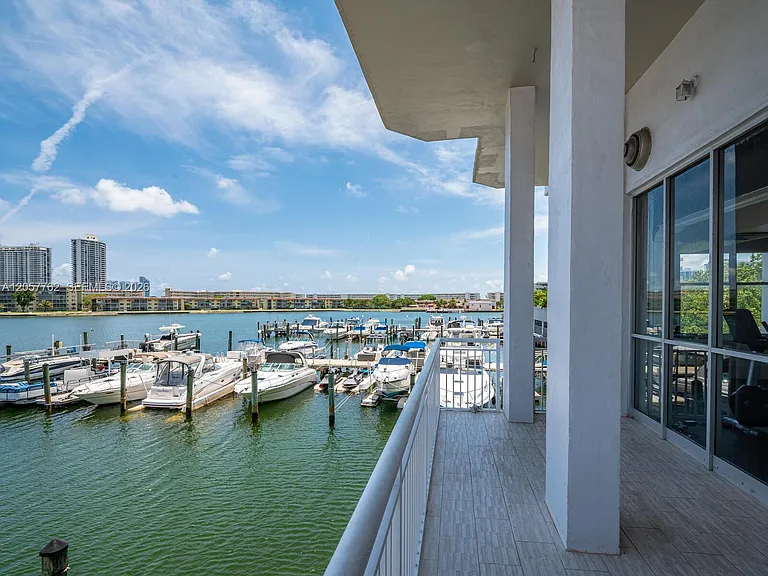 18071 Biscayne Blvd #603 — Photo 26
