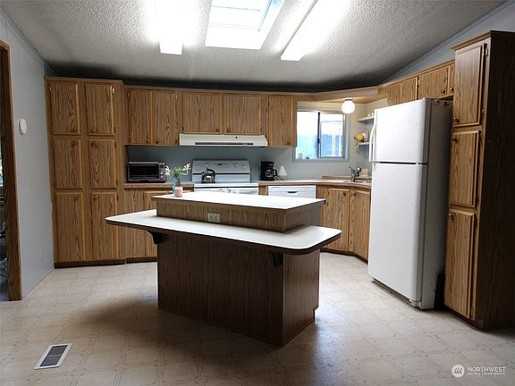 5th image of 704 87th Ave NE
