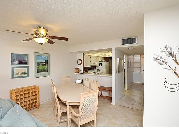 5th image of 320 Seaview Ct APT 502