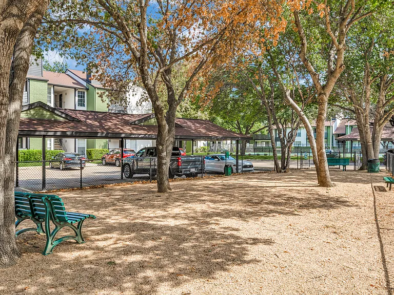 Richmond Apartments — Photo 35
