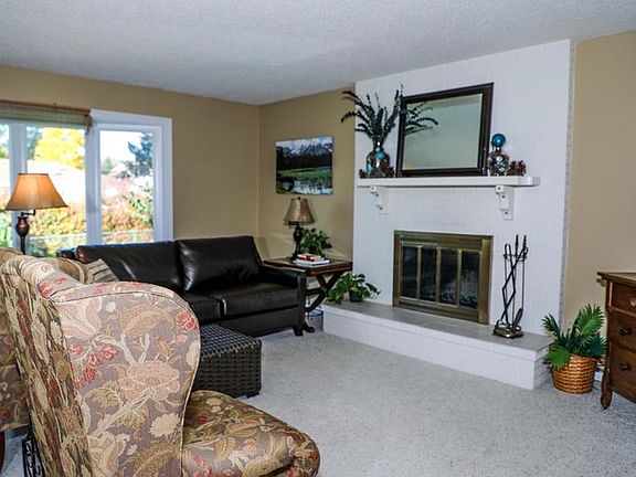 4th image of 2810 Woody Dr