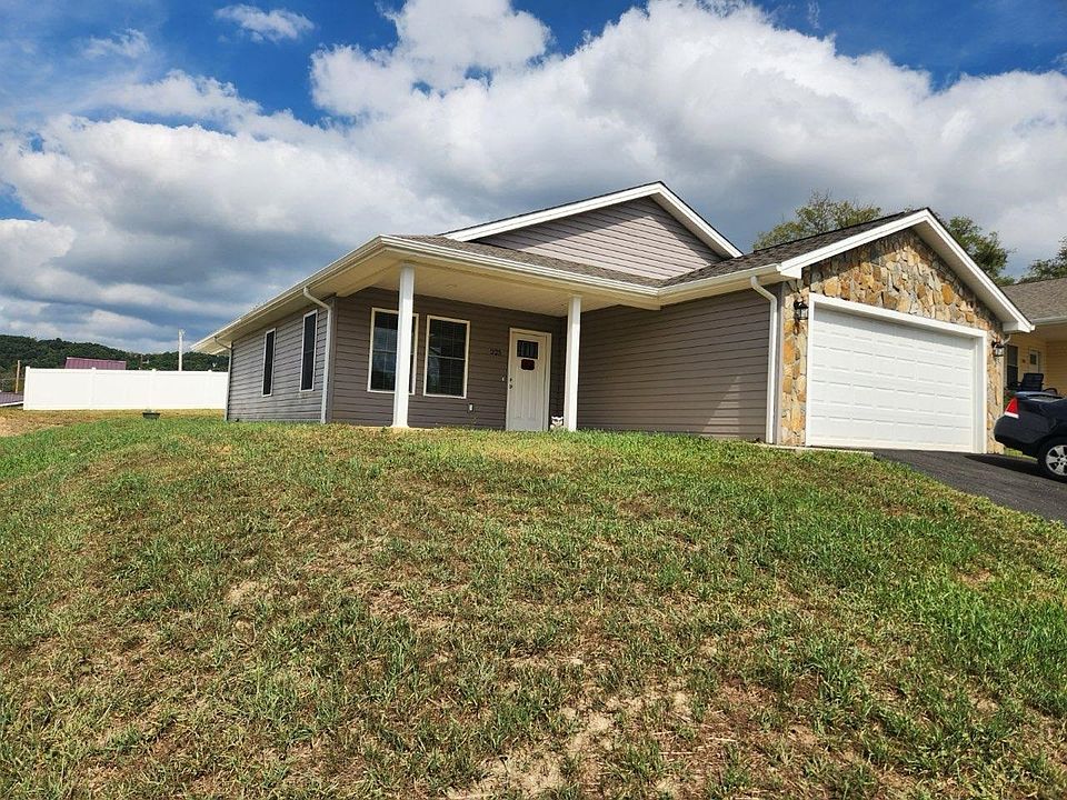 1st image of 225 Spring Meadow Dr