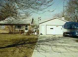 1040 S Lallendorf Rd, Oregon, OH 43616