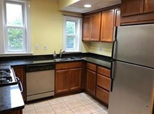 4th image of 298 Lenox St