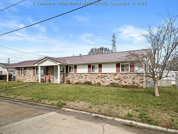 3rd image of 104 Beech St