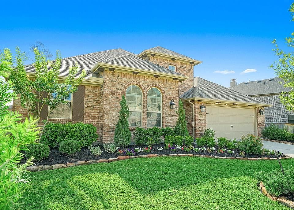 1st image of 135 Hunter Hollow Dr