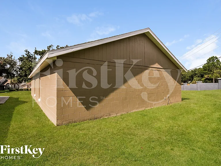 7591 Groveoak Dr — Photo 14