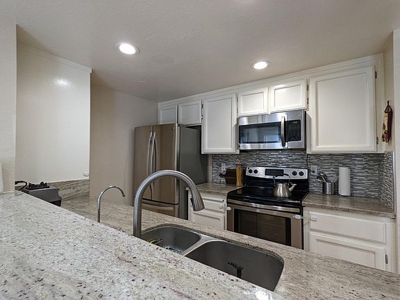 3rd image of 328 W Sunnyoaks Ave