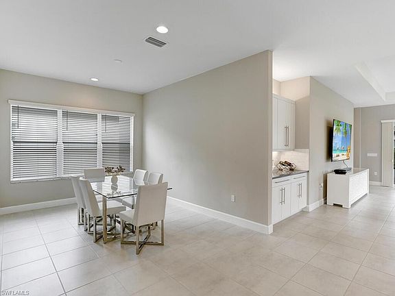 5th image of 11868 Gardenia AVE