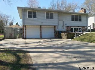 10511 Southdale Cir, Omaha, NE 68137