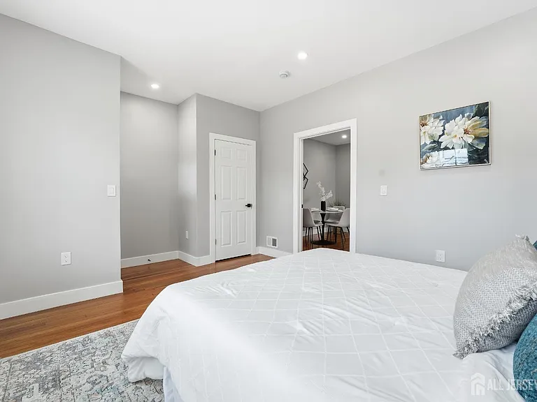 212 Montgomery St #A — Photo 11