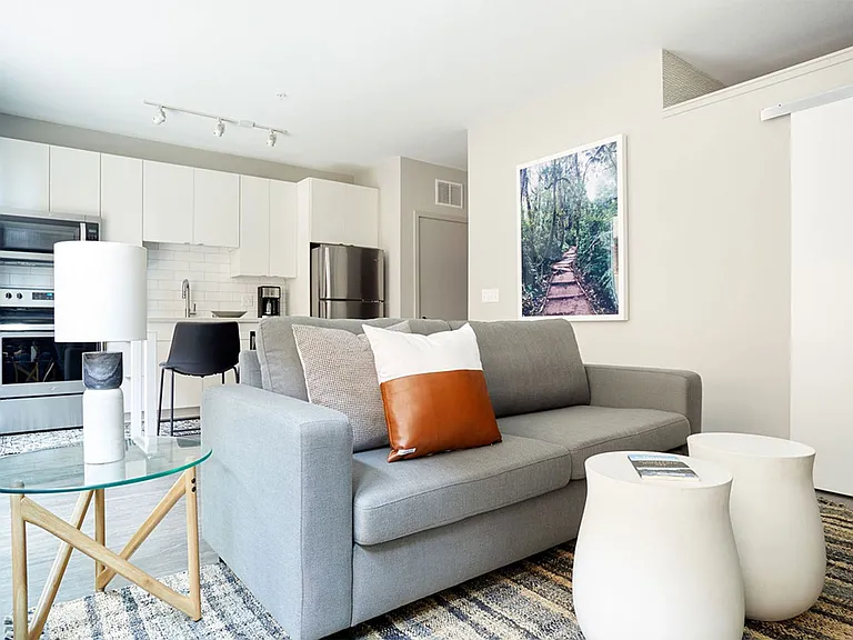 Luna Apartments — Photo 25