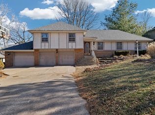 1520 S Devon Rd, Springfield, MO 65809