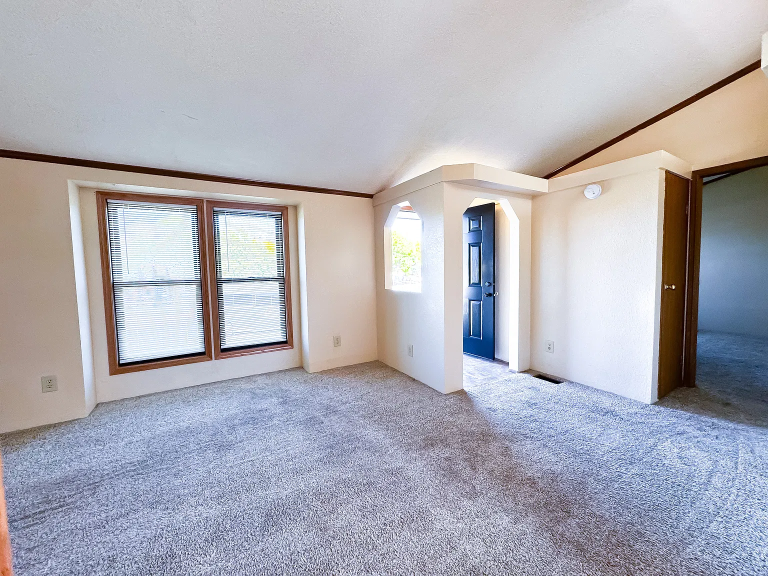 3 bed, 1063 sqft, $2,100 — Photo 4