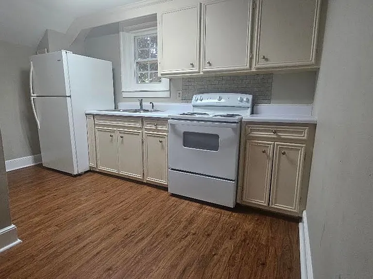 317 Sortwell St — Photo 12