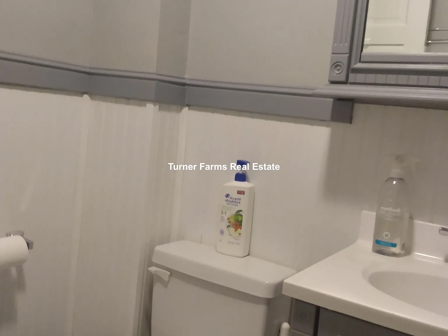6 bed, 2.5 bath, 9999 sqft, $7,200 — Photo 4