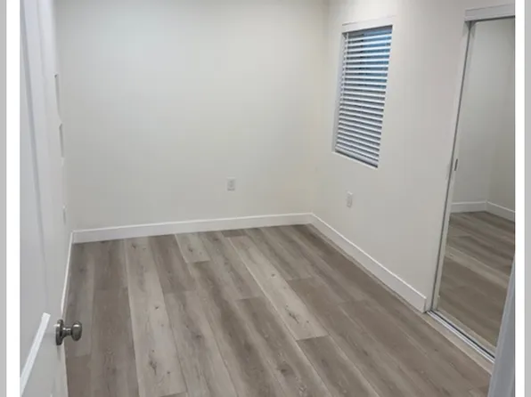 112 S Bel Aire Dr, Burbank, CA 91501