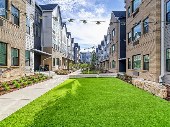 Los Altos resident courtyard
