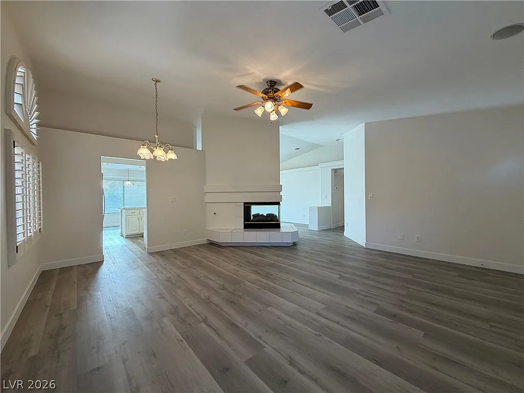 3 bed, 2.0 bath, 1787 sqft, $2,100 — Photo 4