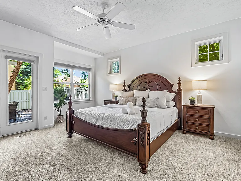 246 W Colchester Dr — Photo 31