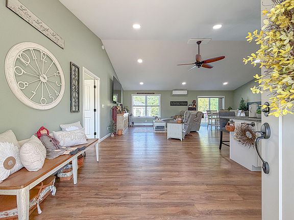 5th image of 156 Autumn Lane