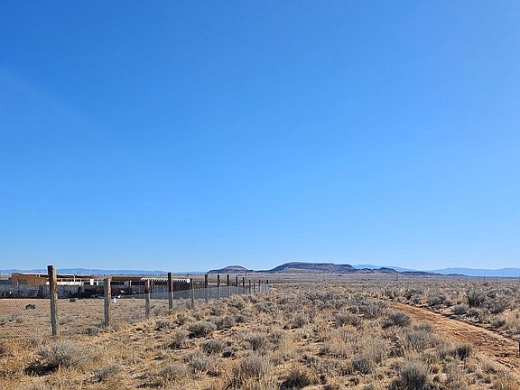 2nd image of 76 Duarte Rd