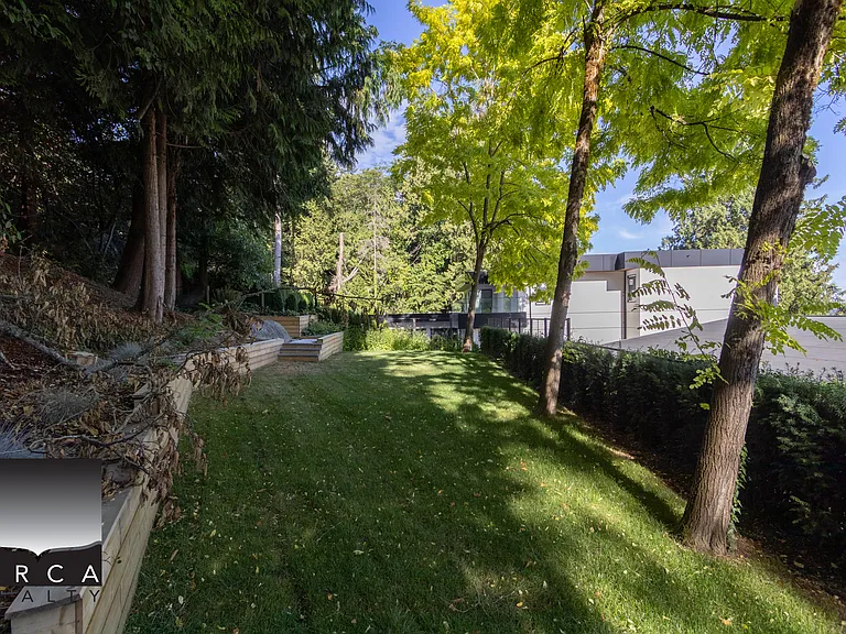 3295 Westmount Rd — Photo 36